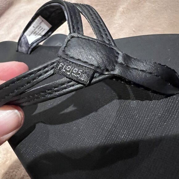 Flojos Sandals Womens 6 Casual Comfort Slip On Flip Flops Black Faux Leather - Picture 2 of 6